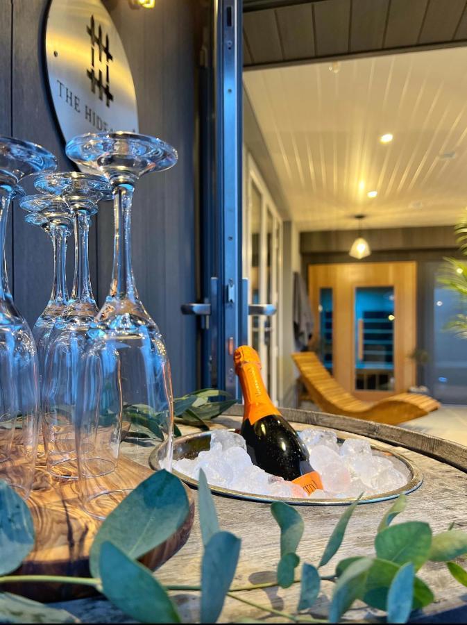 The Hideaway Retreat Villa โอมากห์ ภายนอก รูปภาพ